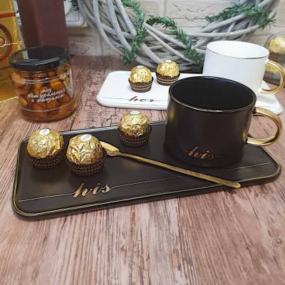Подарочный набор чашка с блюдцем, кофе и сладостями