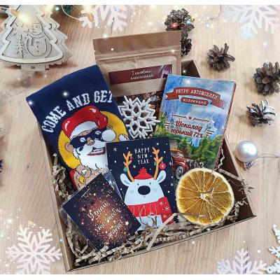 Подарочный набор c носками, чаем и шоколадом