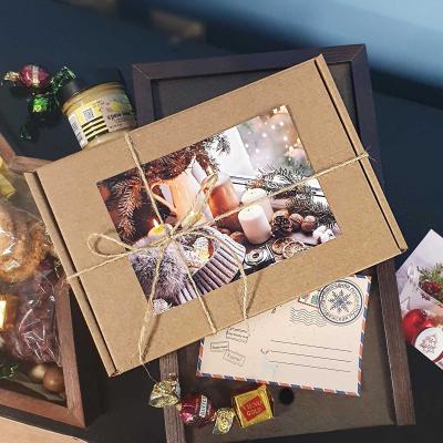 Подарочный набор с чаем, крем-медом и орехами