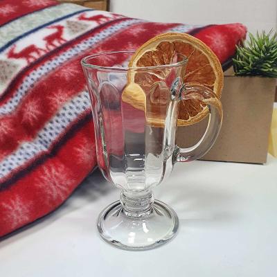 Новогодний подарочный набор с пледом, носочками и кружкой для глинтвейна