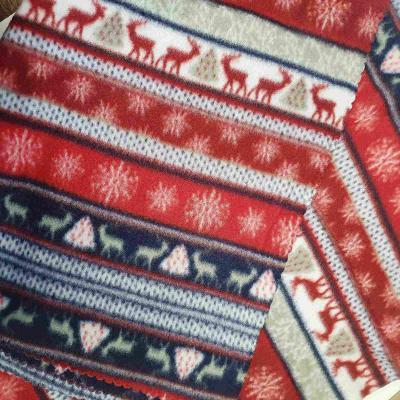 Новогодний подарочный набор с пледом, носочками и кружкой для глинтвейна