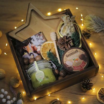 Новогодний подарочный набор с чаем, медом и менажницей