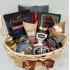 Продуктовая мужская корзина с мясными деликатесами и закусками
