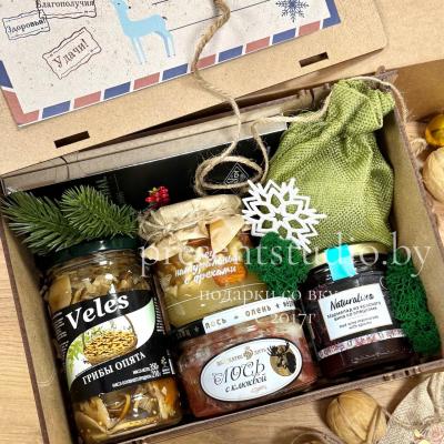 Подарочный бокс с дичью и грибами в почтовом ящике 