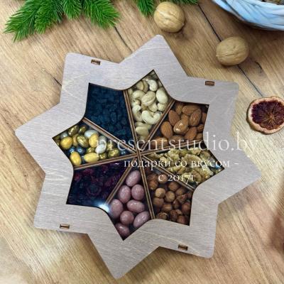 Подарочный набор из 8 видов орехов и сухофруктов