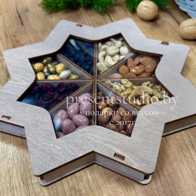 Подарочный набор из 8 видов орехов и сухофруктов