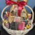 Подарочная корзина с чаем и сладостями