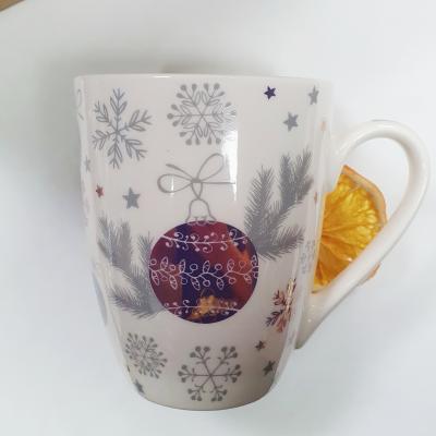 Подарочный набор с новогодней кружкой, чаем и вареньем