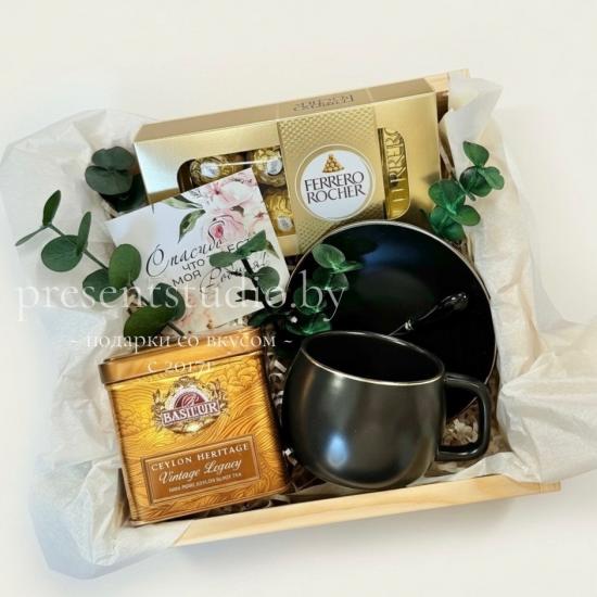Подарочный набор чашка с блюдцем, чай и Ferrero Rocher