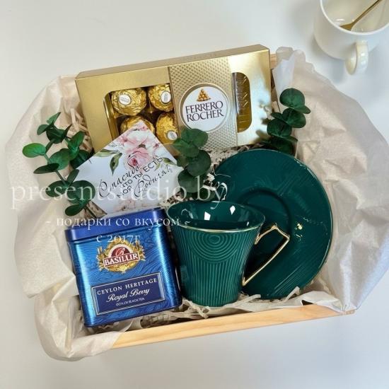 Подарочный набор чашка с блюдцем, чай и Ferrero Rocher